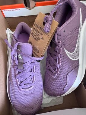 Nike Women's Lavender legends essential 3 Nn